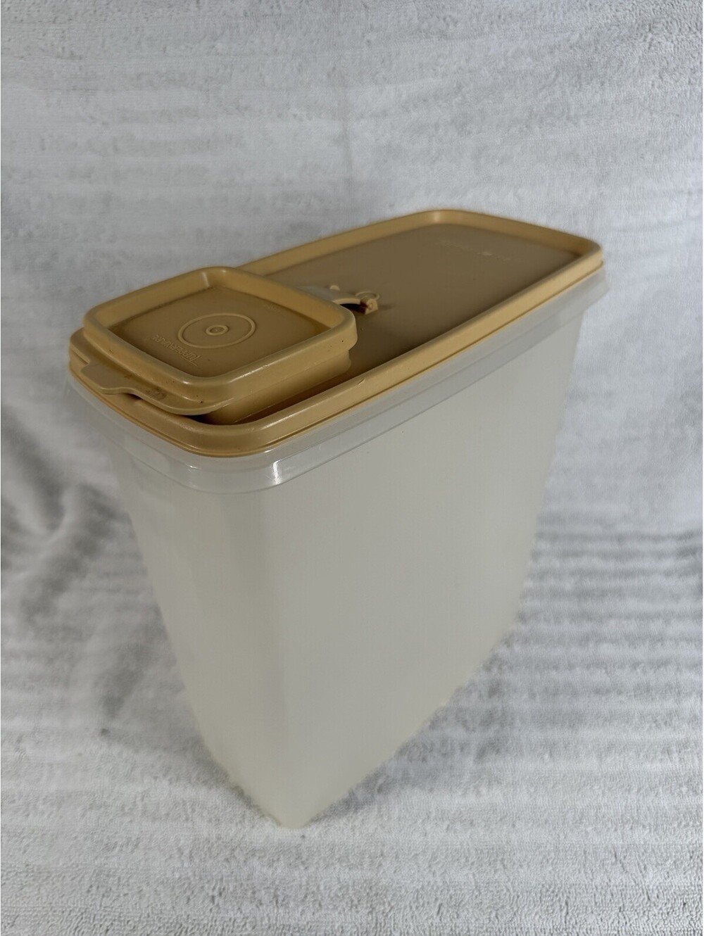 Vintage Tupperware Large Sheer Cereal Keeper #1588-3 Pour Spout Lid 9 x 10 x 3"